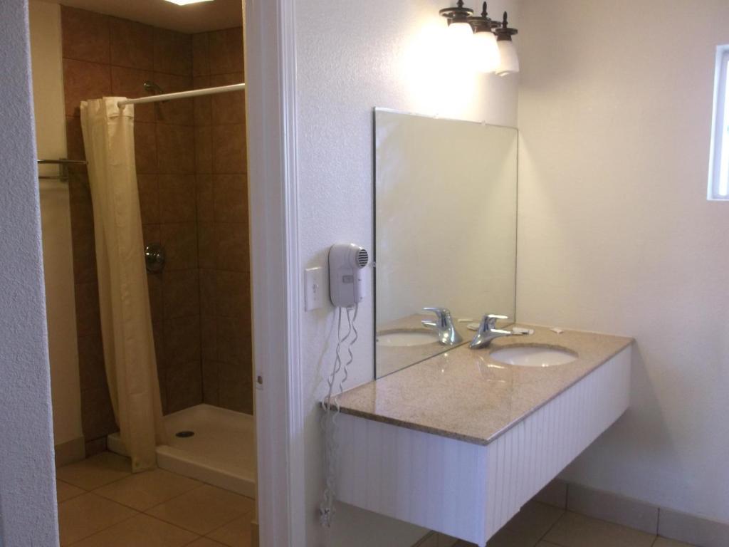 Travel Inn&Suites Fresno Camera foto